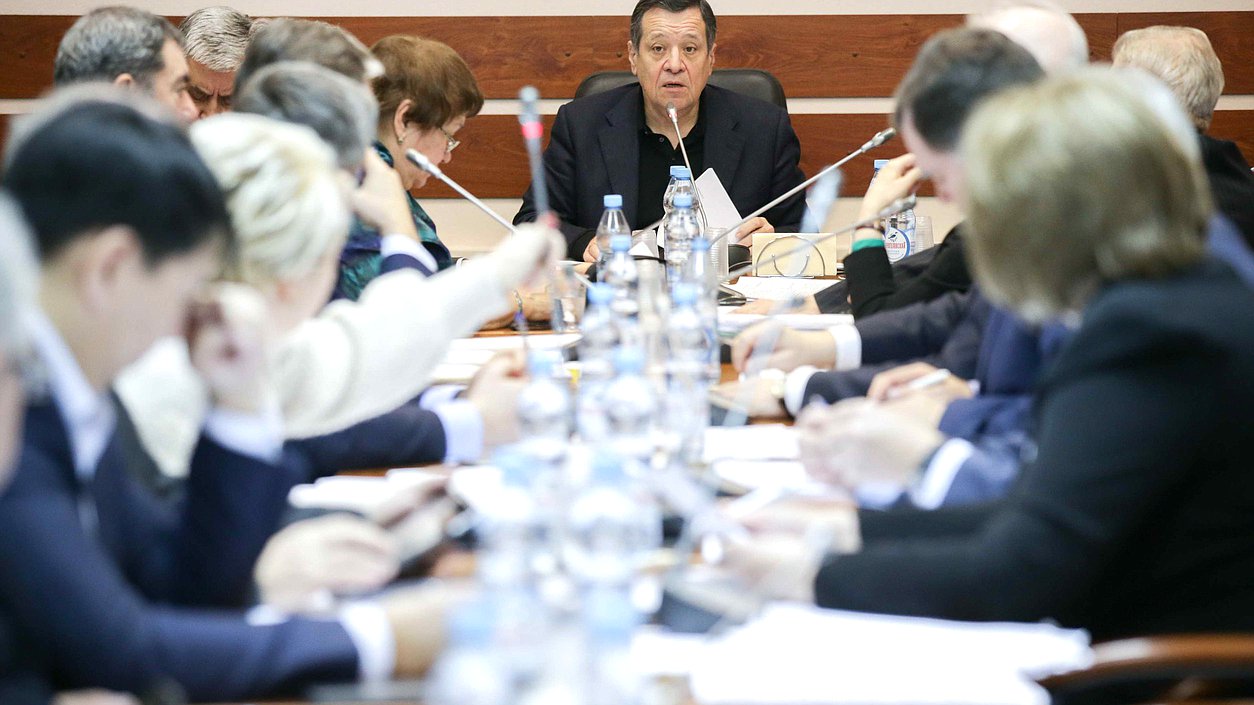 Заседание комитета Государственной Думы по бюджету и налогам