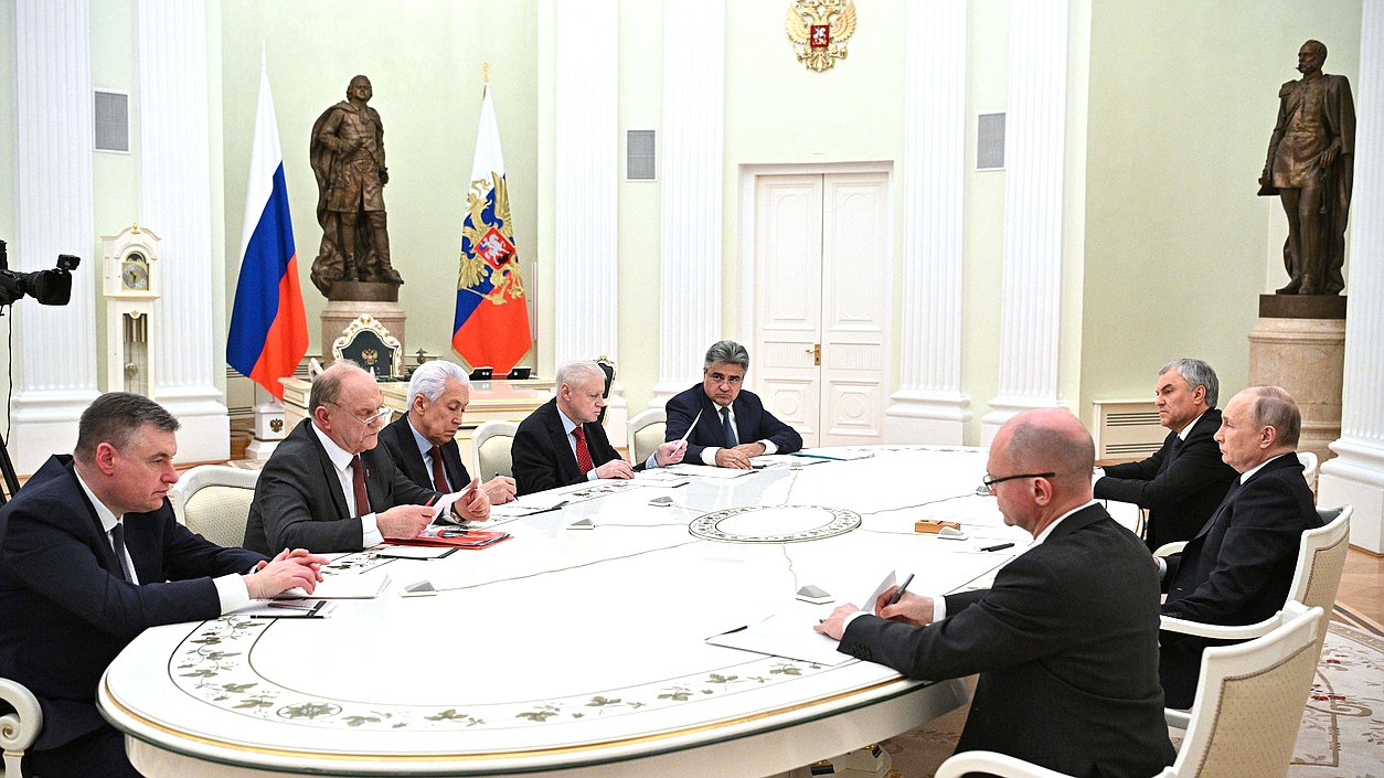 Встреча Президента РФ Владимира Путина с лидерами парламентских фракций