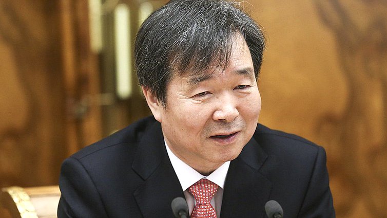 Председатель исполнительного комитета Международного бюро выставок Джай-Чул Чой