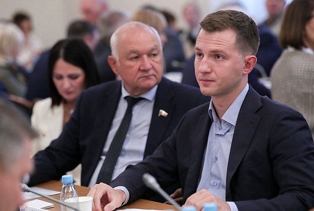 Председатель Комитета по молодежной политике Артем Метелев