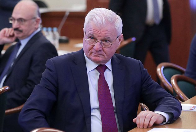 Первый заместитель Председателя Комитета по аграрным вопросам Владимир Плотников